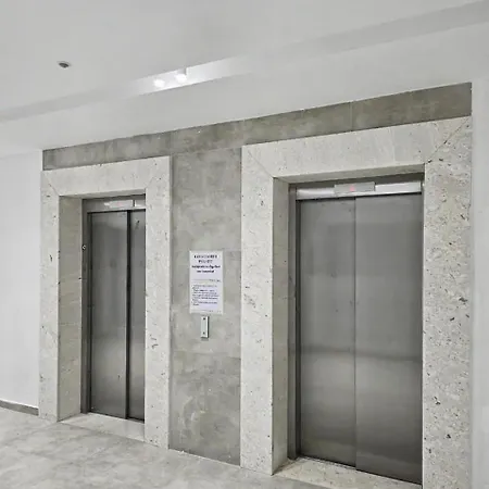 Mico Vuella Apartamento Golem (Tirana)